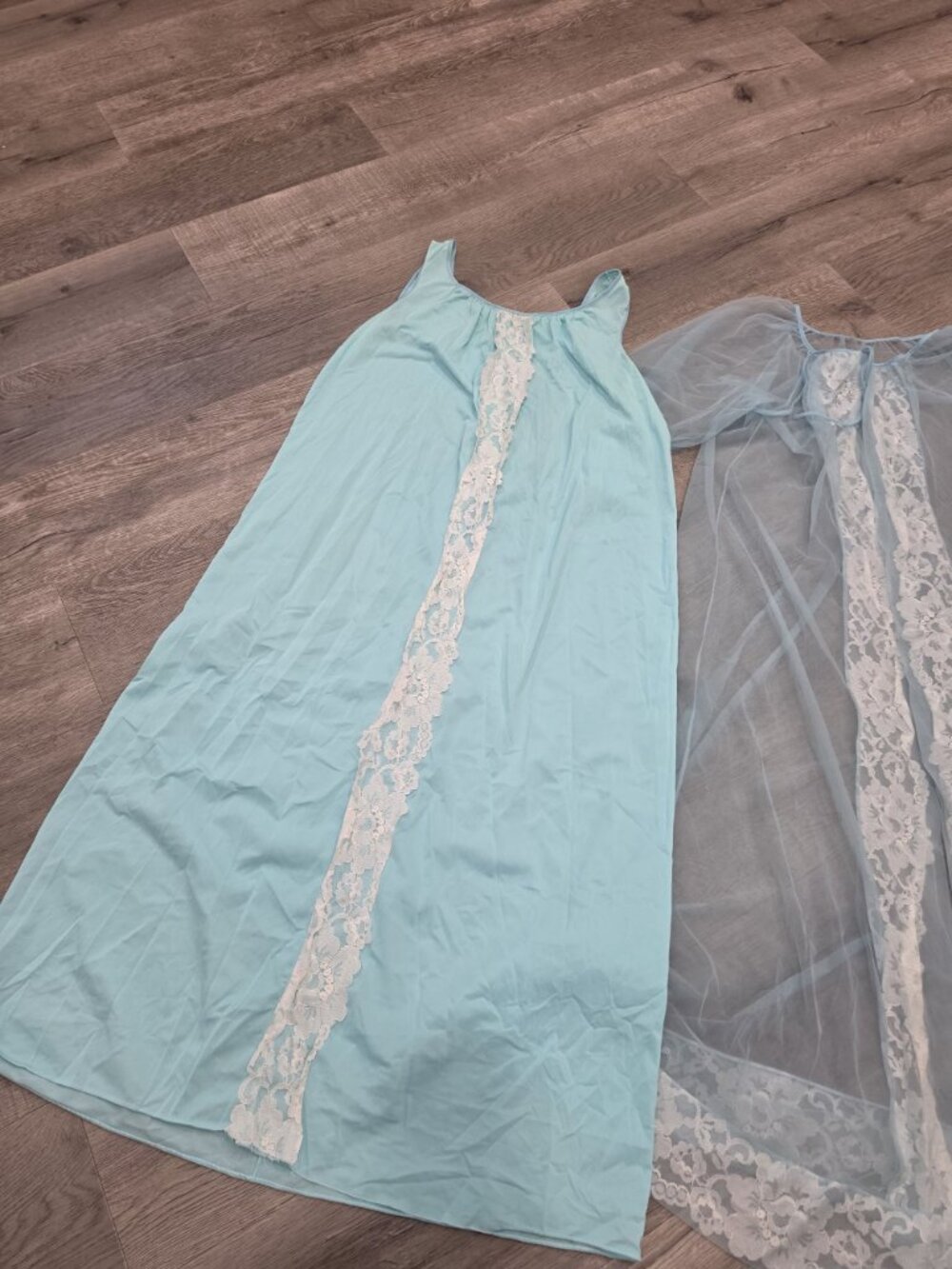 Vintage Sheer Light Blue Lace Trimmed Nightgown with sheer robe Size Medium - Picture 13 of 14